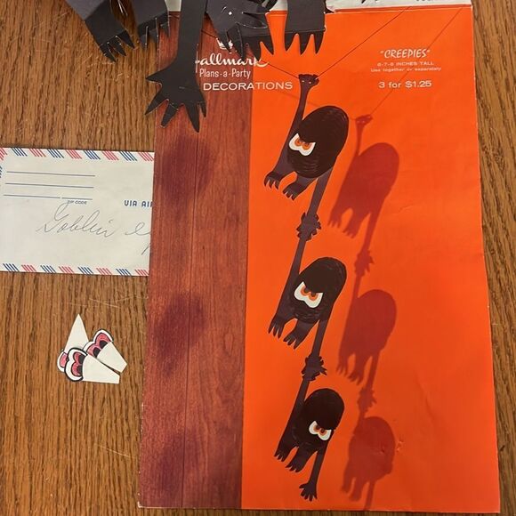 Halloween Themed Decorative Garland & unique Honeycomb Creepies - Picture 9 of 9